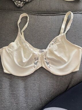 Lilyette Cream Lace-Front Underwire Bra